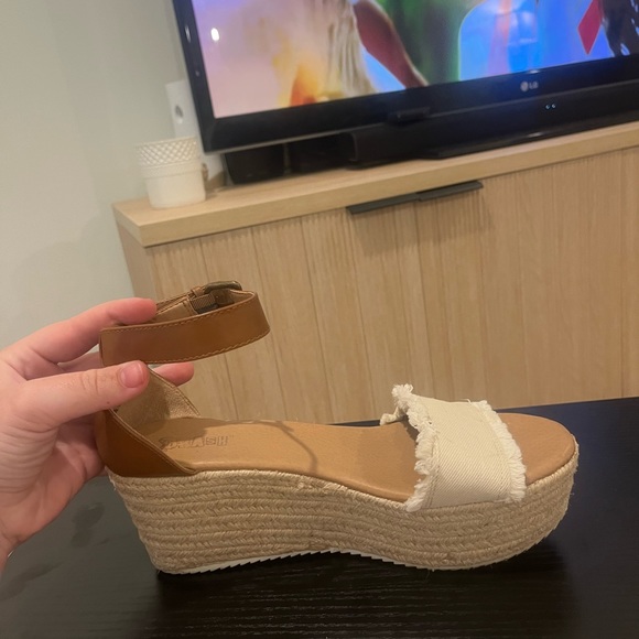 Heels - Picture 2 of 3